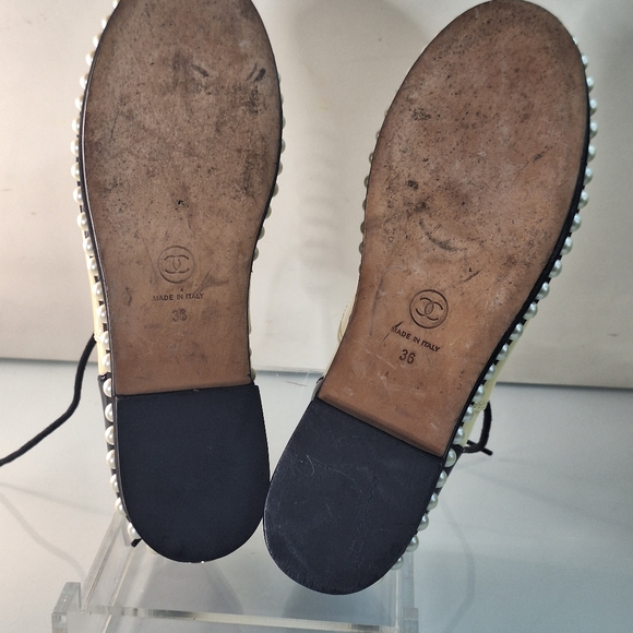 Auth Chanel lace up shoe - Picture 10 of 11